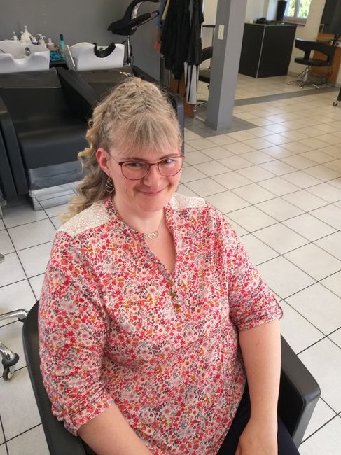Coucou les fm besoin de votre avis essaie coiffure n 1 je précise j ai un voile je vous met égalemen