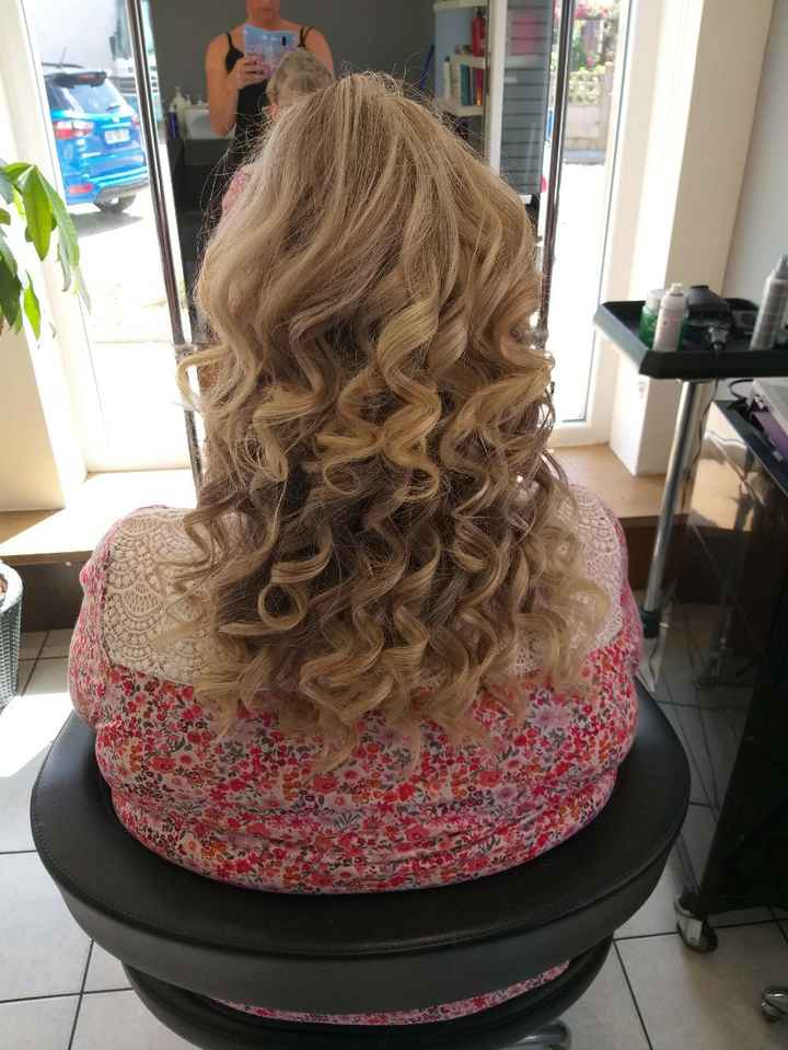 Coucou les fm besoin de votre avis essaie coiffure n 1 je précise j ai un voile je vous met égalemen