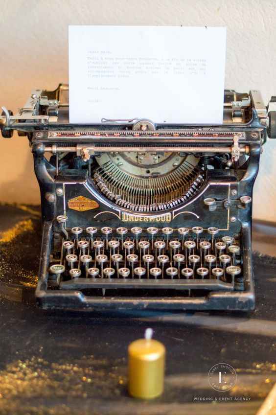 une machine à écrire