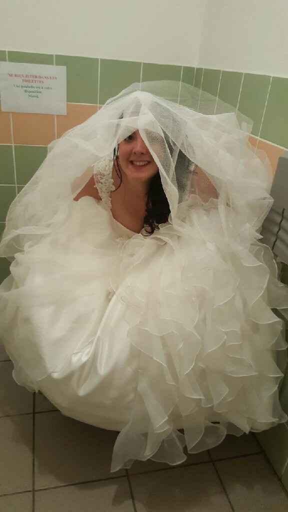 Faire pipi en robe de mariée... - 1