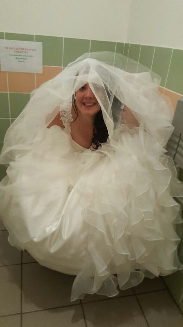 Faire pipi en robe de mariée... - 1