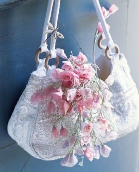 Un bouquet de mariée en papier de soie