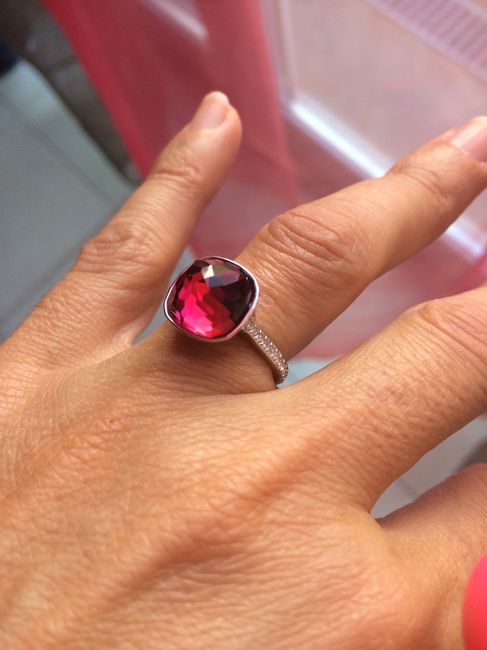 La bague de fiancaille de couleur. Qui a osé? 10