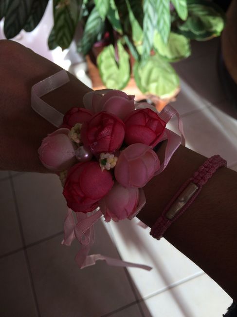 Bracelets de fleurs et boutonnières 3