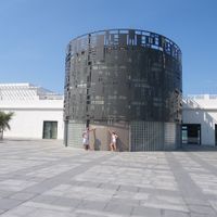 l'entrée de la salle