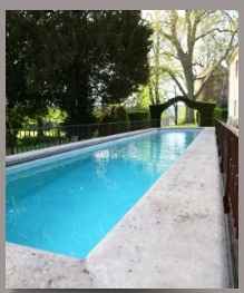 Piscine à côté du vin d'honneur