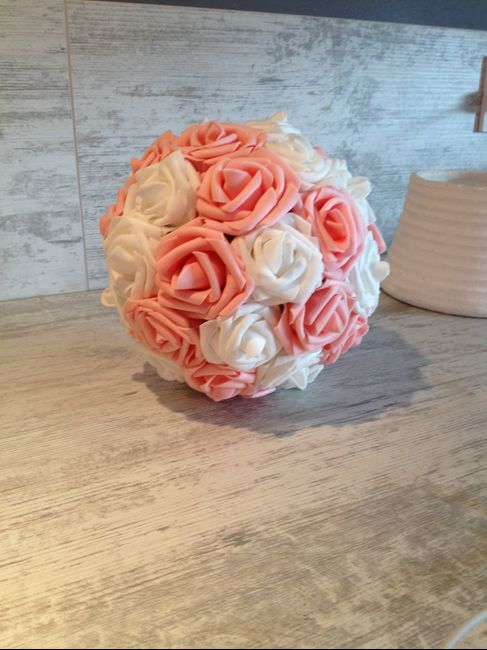 Boule de roses blanches et roses