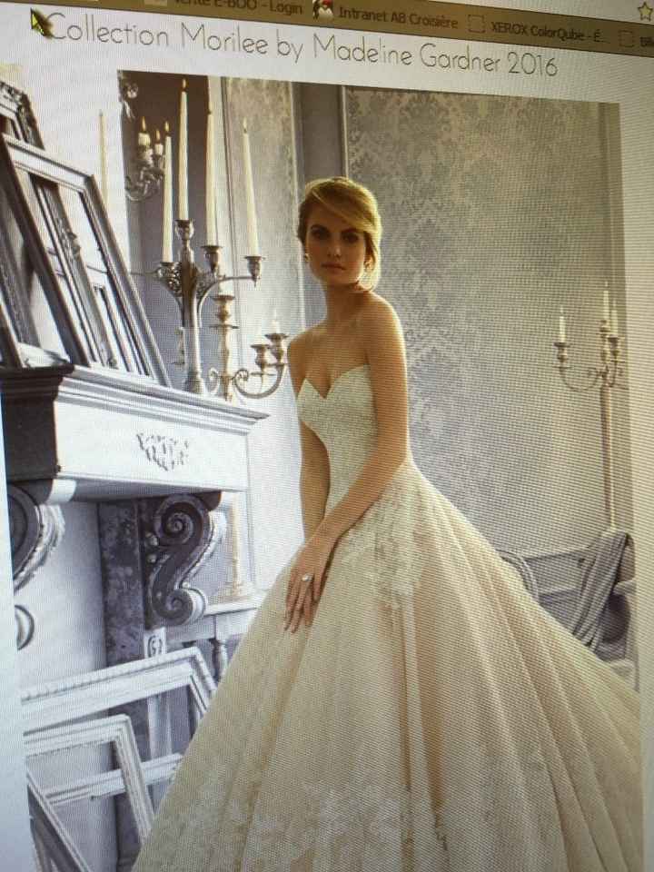 Robe Mori Lee