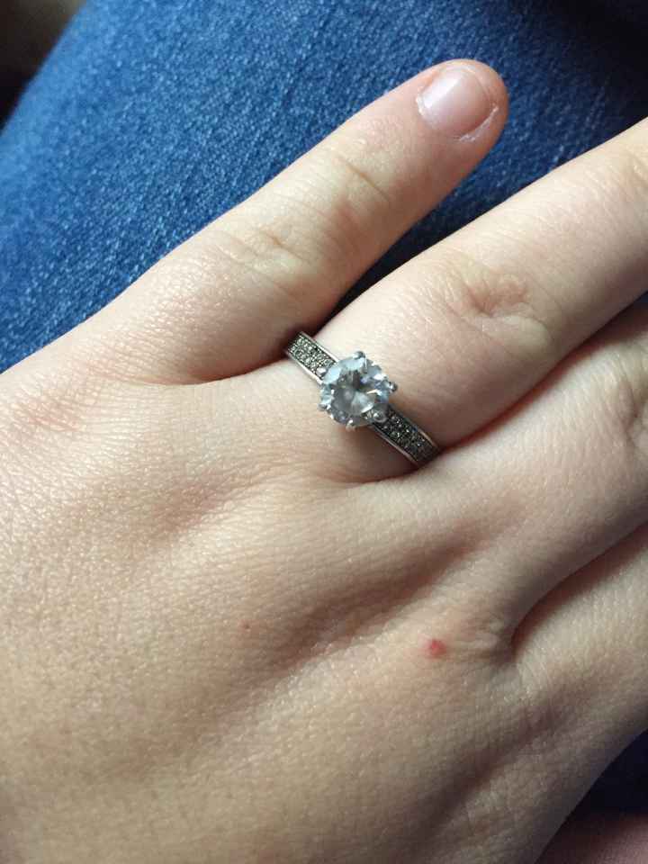 Jacques a dit : "Montre ta bague de fiançailles" ! - 1