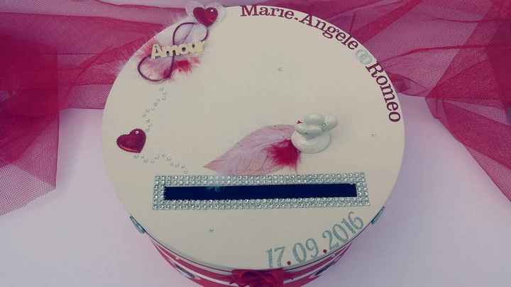 Urne , livre d'or et présentoir a dragée. - 2