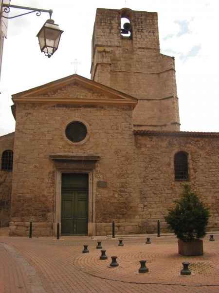 L'église Notre Dame de Nazareth (Trets)