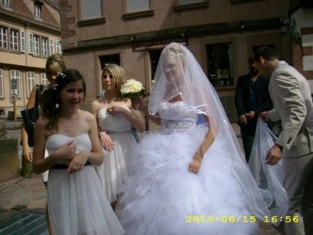 mon arriver devant la mairie .