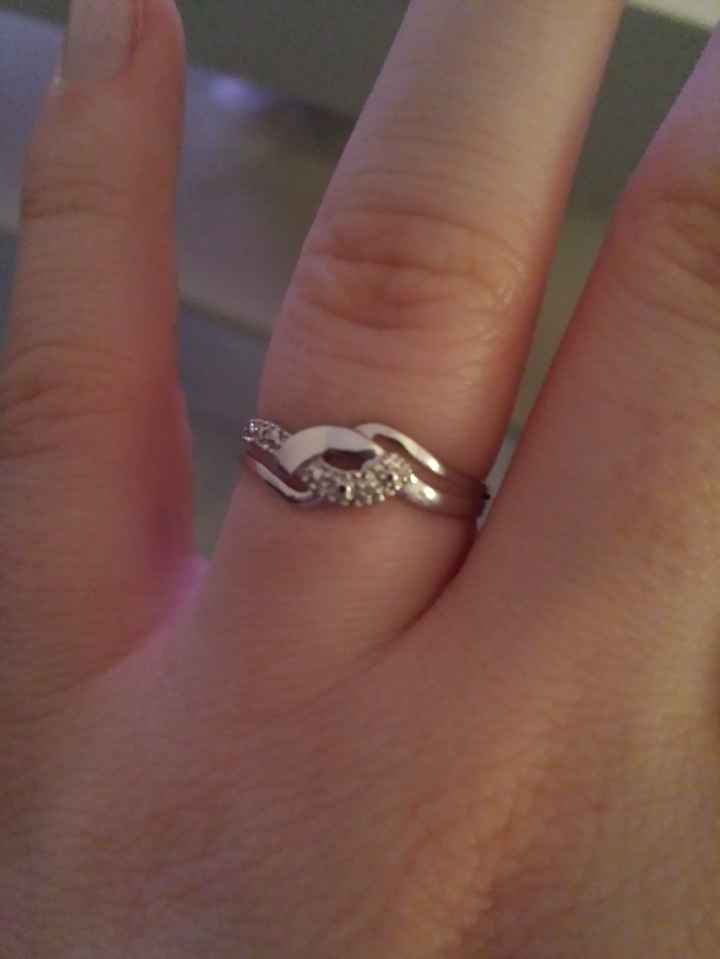 Qui porte une bague de fiançailles ? - 1