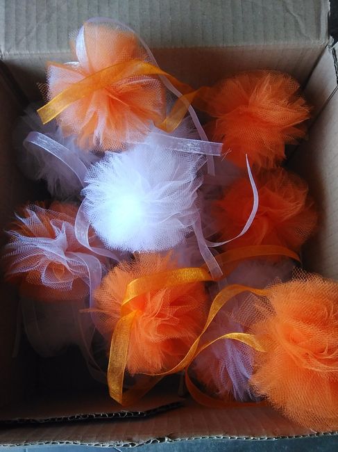Pompons en tulle orange