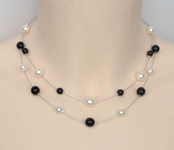 collier blanc et noir
