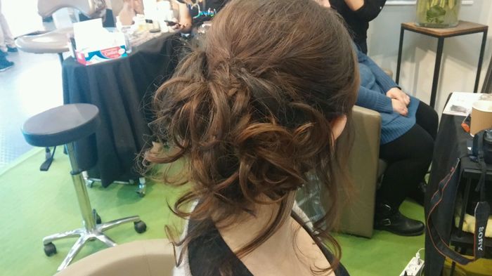 Essai coiffure au salon du mariage  - 1