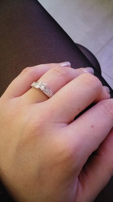 Qui porte une bague de fiançailles ? - 1