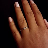 Qui porte une bague de fiançailles ? - 1