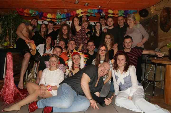 Une fête de folie - 1