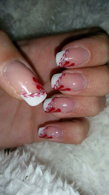 Idée ongles bordeaux et blanc - 1