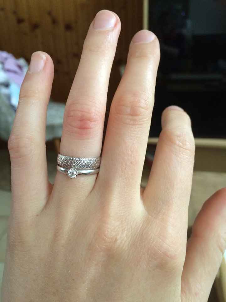 Avis : porter alliance et bague de fiançailles ? - 1