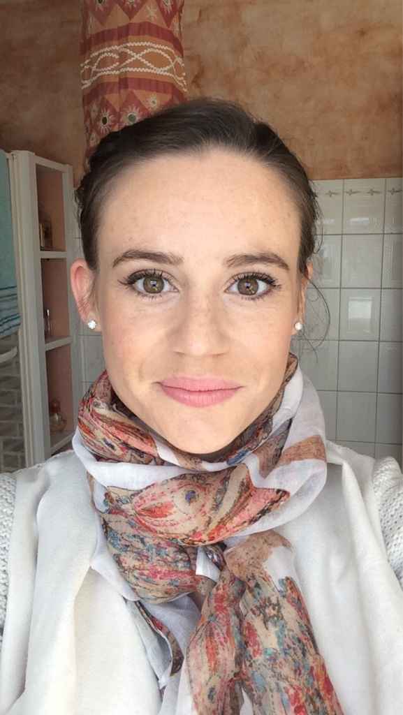 Montrez-moi vos maquillages, s'il vous plait.  Help !  - 1