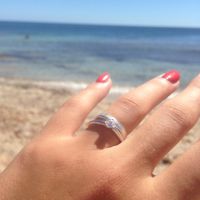 Demande faite sur une ile paradisiaque :) Ma bague de fiançailles avec la bague de PACS derrière