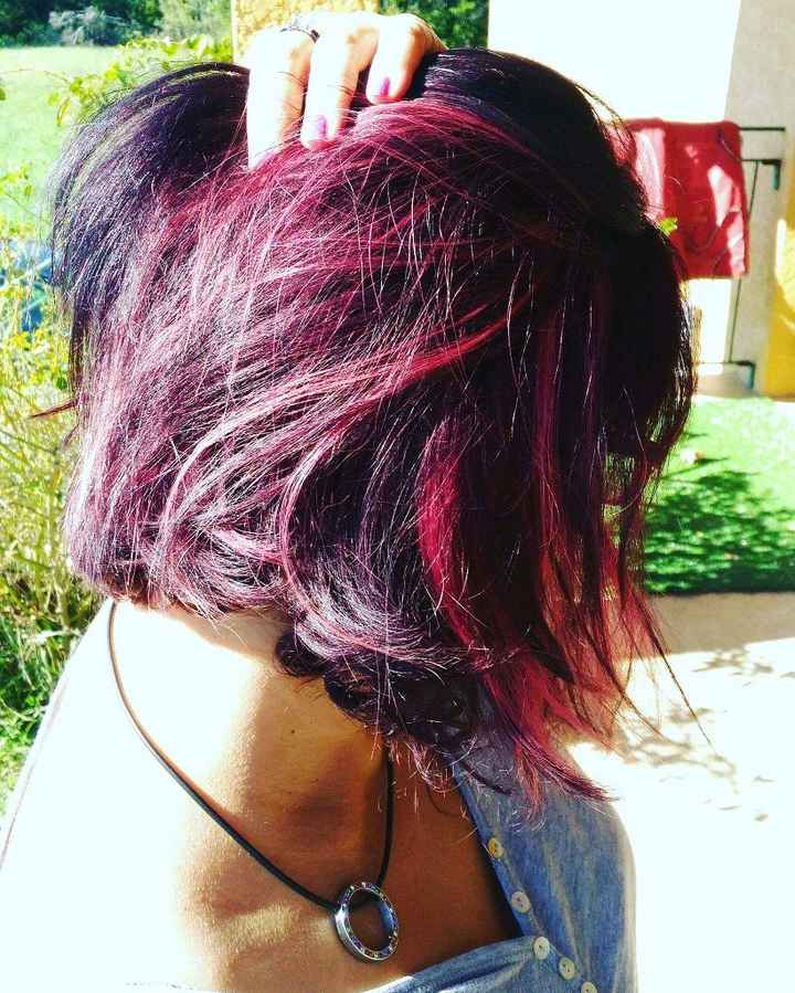  Voici quelques coiffures de mariées aux cheveux colorés - 1