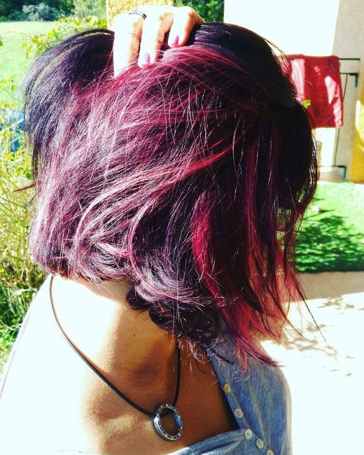  Voici quelques coiffures de mariées aux cheveux colorés - 1