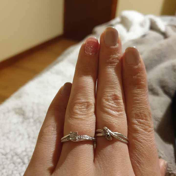 Qui porte une bague de fiançailles ? - 1