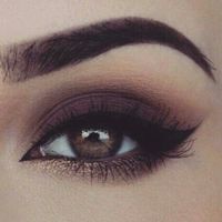 Ou bien un smoky brun "oeil de chat" 