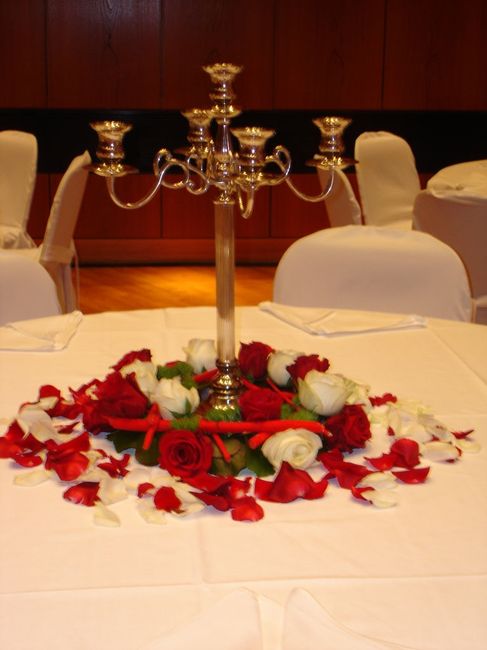 Idée centre de table thème rose rouge
