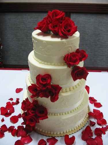 Wedding cake thème rose rouge
