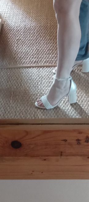 Chaussures et herbe 1