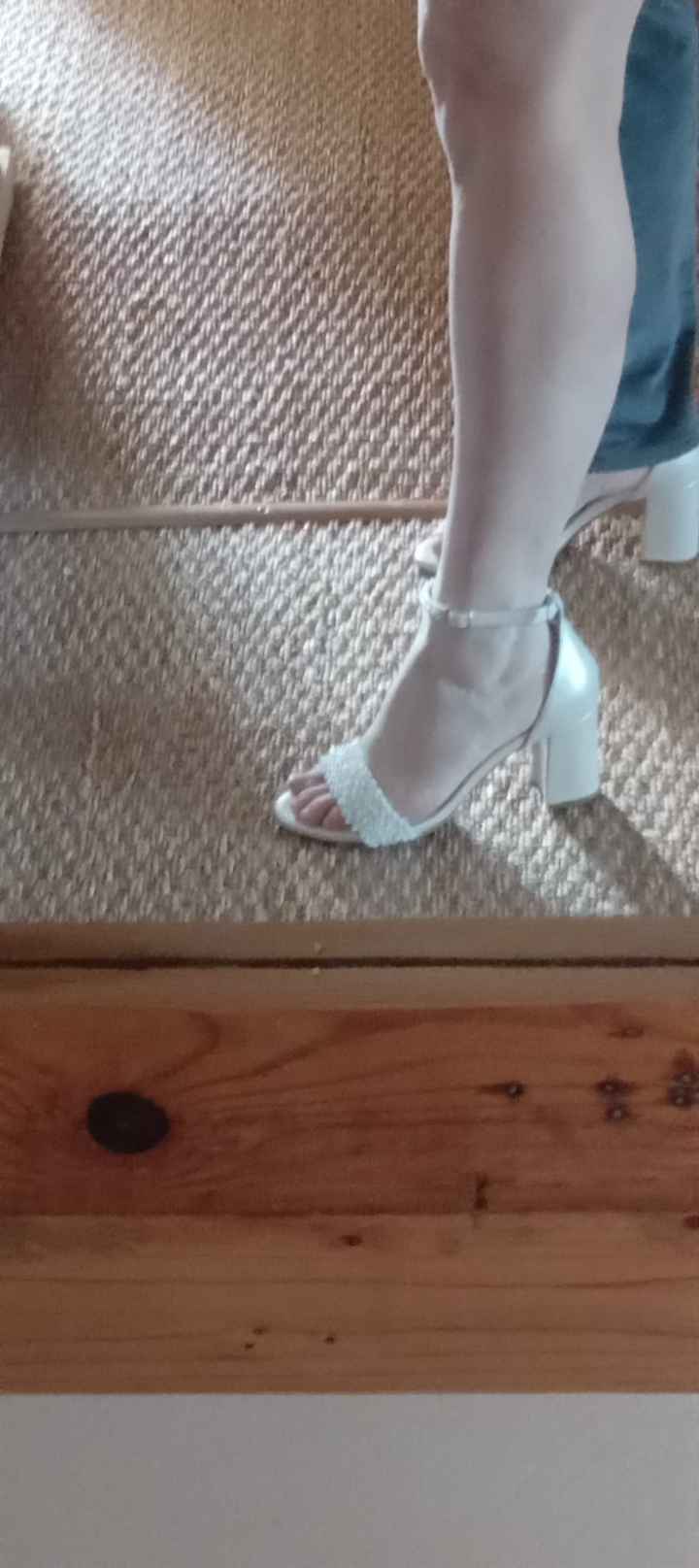 Chaussures et herbe - 1