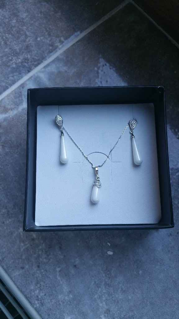 Collier et boucles d'oreilles
