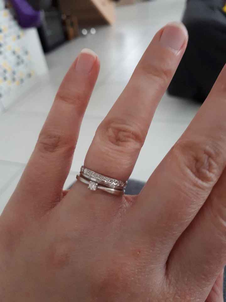 Manège à bijoux: cette bague - 1