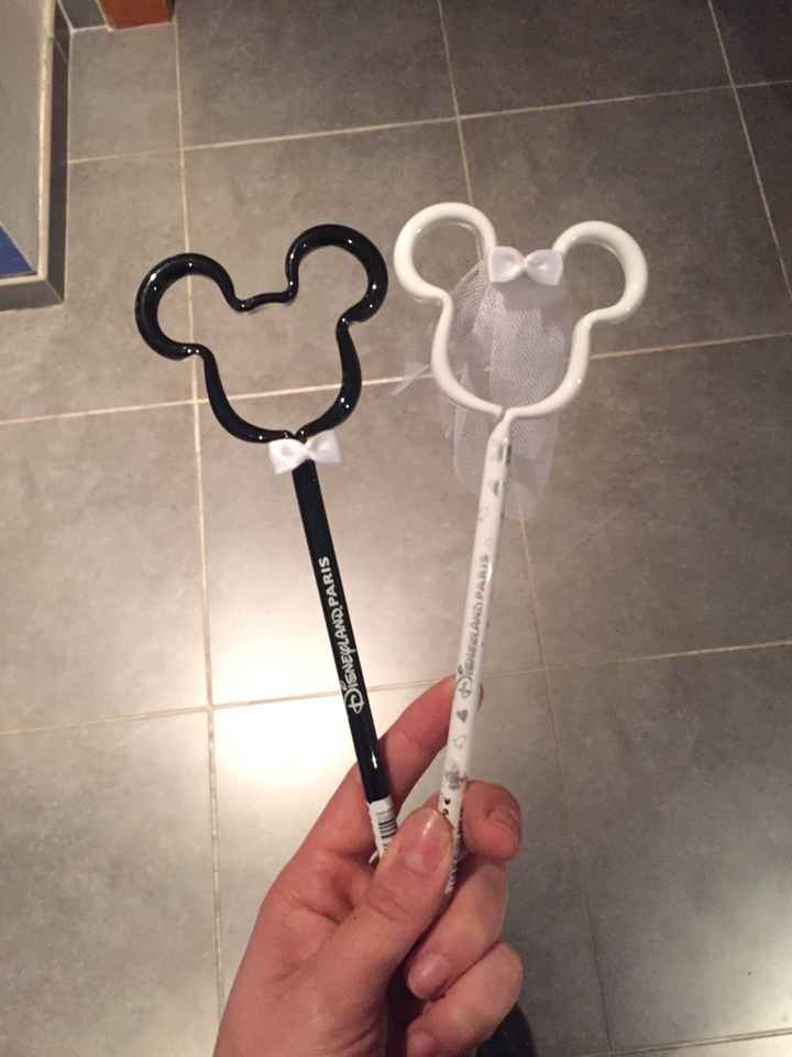 Mes stylos pour signer et pour notre livre d'or - 1