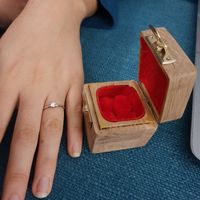 Une bague, une boite