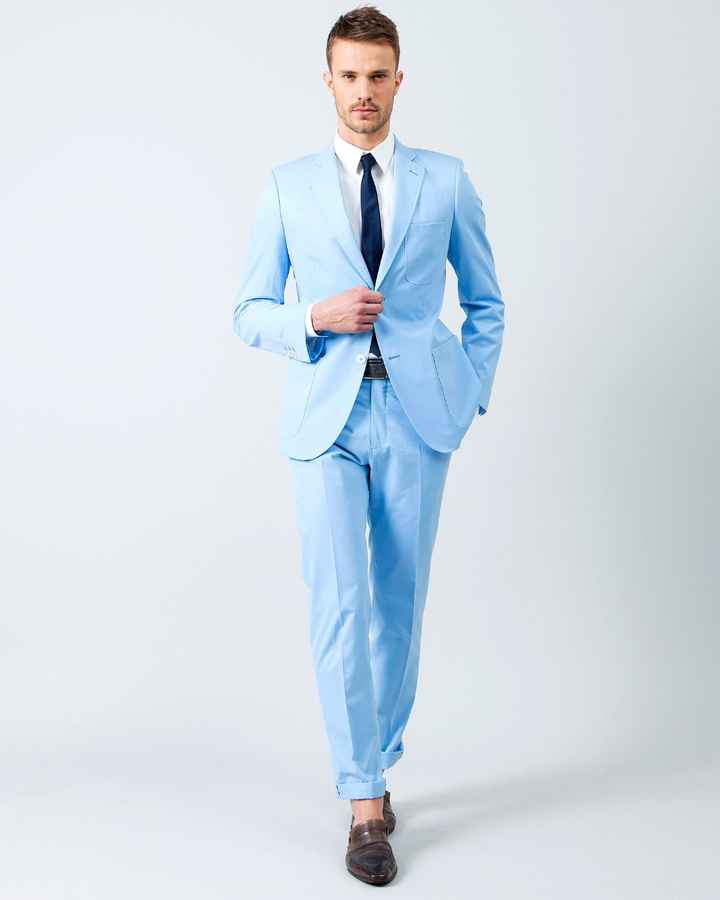 costume bleu pale