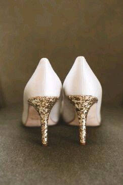 Chaussures dorées 