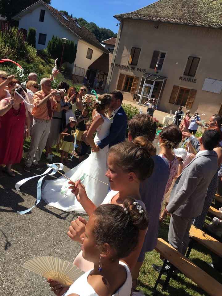 Sortie ceremonie laïque (bâtons rubans) 