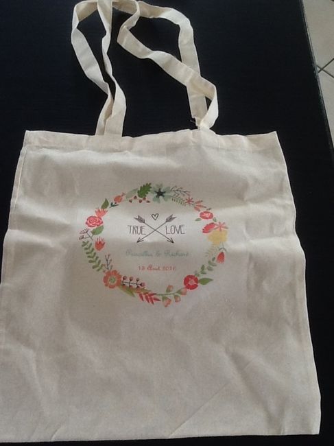 Tote bag en tissu pour les invités qui dorment au château. 