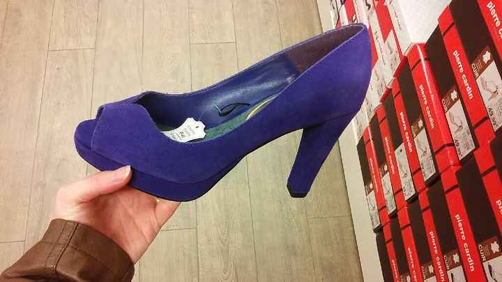 Recherche désespérément des chaussures violettes - 1