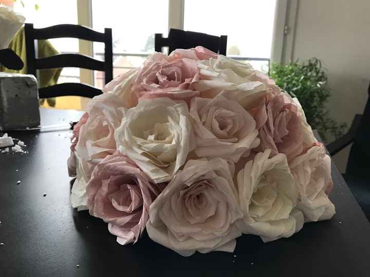 Centre de table d'honneur - demi-sphère et fleurs en papier - 2