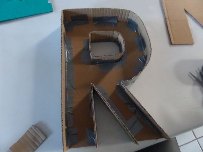 2ème étape lettre géantes