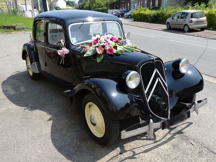 Que penses-tu de cette voiture vintage pour ton mariage ? - 1
