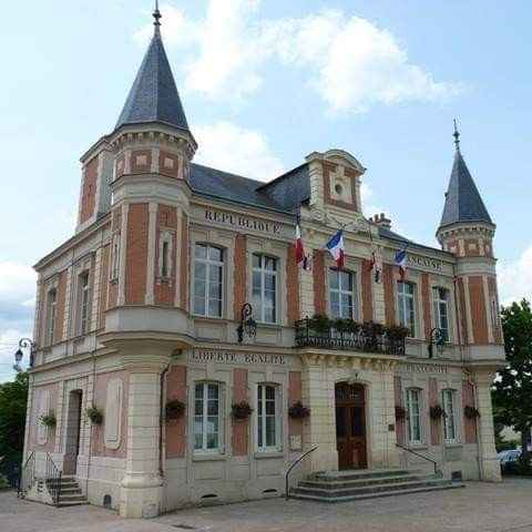 Décorez-vous l’entrée et la salle de la mairie ? - 1