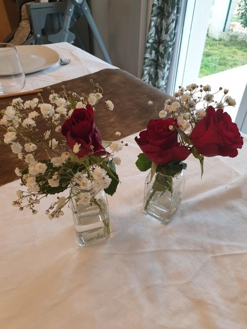 Les petits pots fleuris pour décorer notre table.