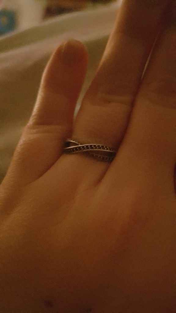 Jacques a dit : "Montre ta bague de fiançailles" ! - 1